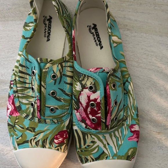 NWT Arizona Jeans Lacy Shoe Canvas Floral Sneaker Slip In Pink, Blue, Green Sz 9 - Picture 9 of 10